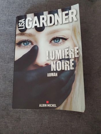 Livre Lisa Gardner lumière noire