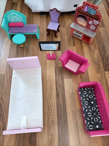 Lot de 8 meubles en bois pour poupées type barbie