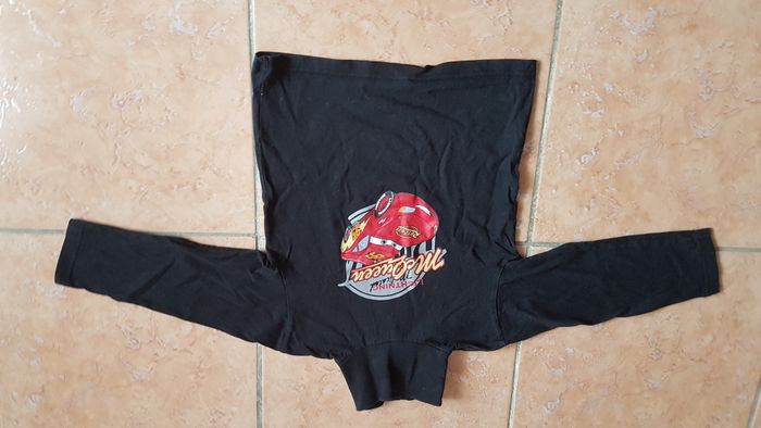 Sous pull CARS noir et rouge 5 ans Disney