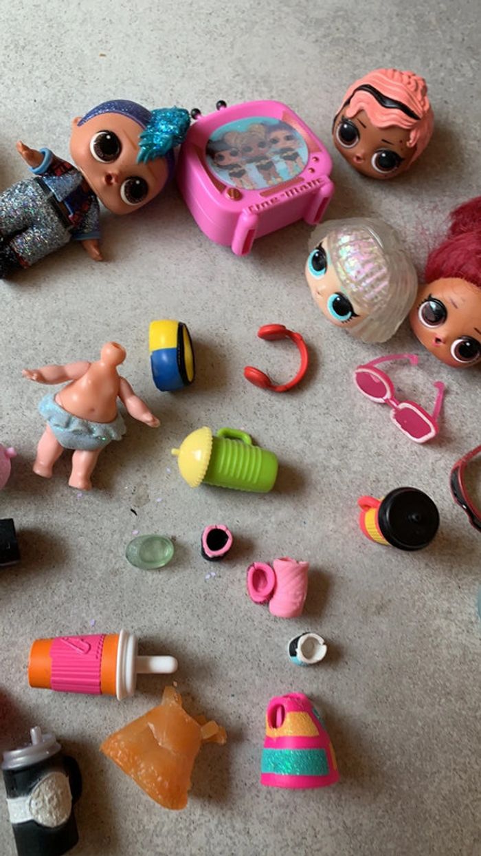 Gros lot de poupée LOL accessoires lunettes ailes tête télévision - photo numéro 13