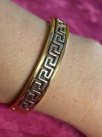 Joli bracelet manchette en métal doré femme TBE