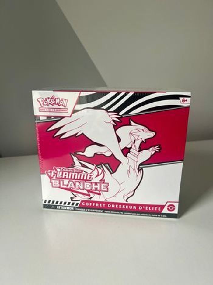 Etb coffret dresseur d’élite flamme blanche ev10.5 cartes Pokémon - photo numéro 1