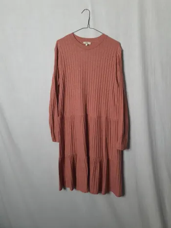 Joli robe pull rose