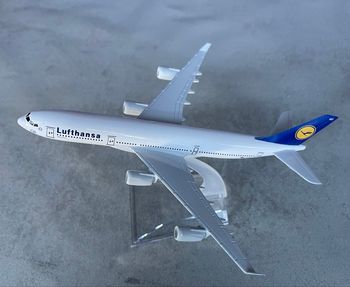 Avion Airbus A340 Lufthansa 15 Cm en métal moulé sous Pression avec Support