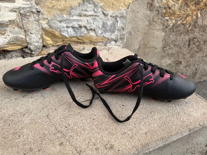Crampons Puma pointure 30 - photo numéro 2