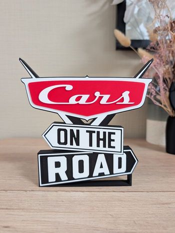 Cars On the road logo décoratif 17x17cm Excellent état 