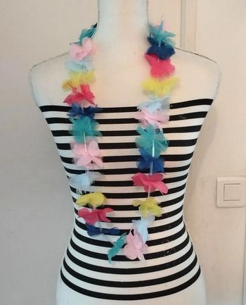 Collier de fleurs multicolore