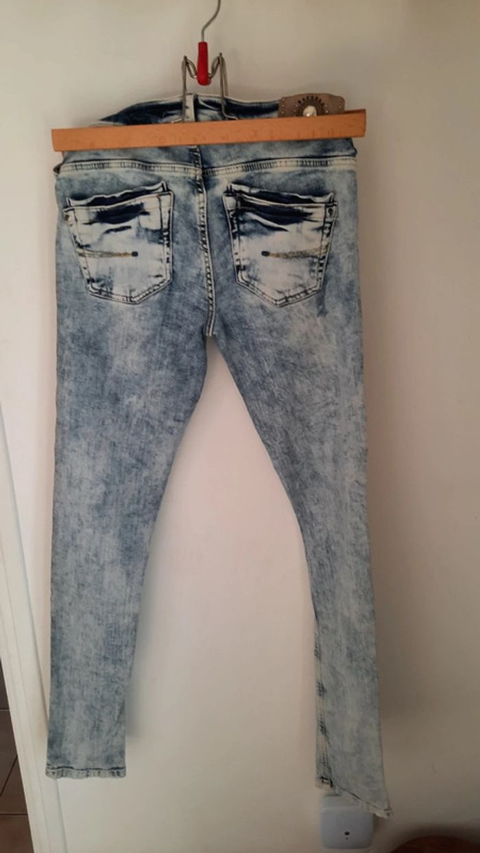 Jean femme taille 36 - photo numéro 2
