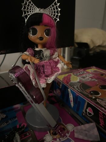 Poupée LOL OMG Metal Chick – tenue d’origine – avec boîte