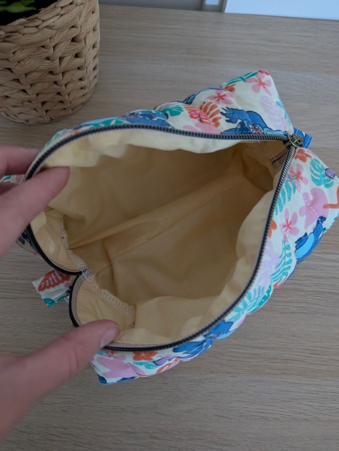 Trousse matelassée stitch pour rangement maquillage ou autre - photo numéro 4