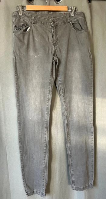 Jean gris marque woman taille 44 manque quelques strass voir photo en bon état