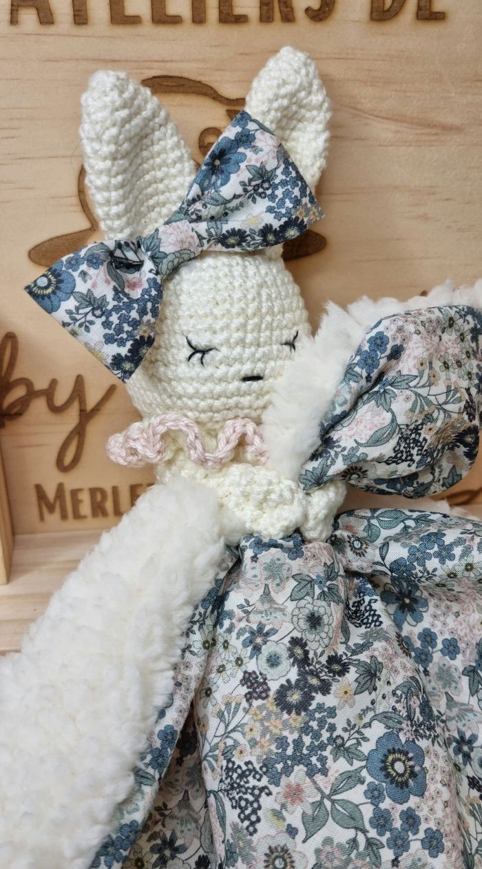 Doudou lapin fleury