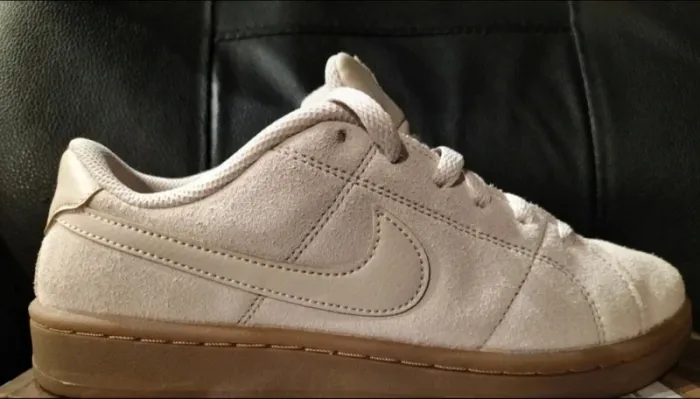 Baskets Nike couleur beige-écru/ blanc cassé - photo numéro 6