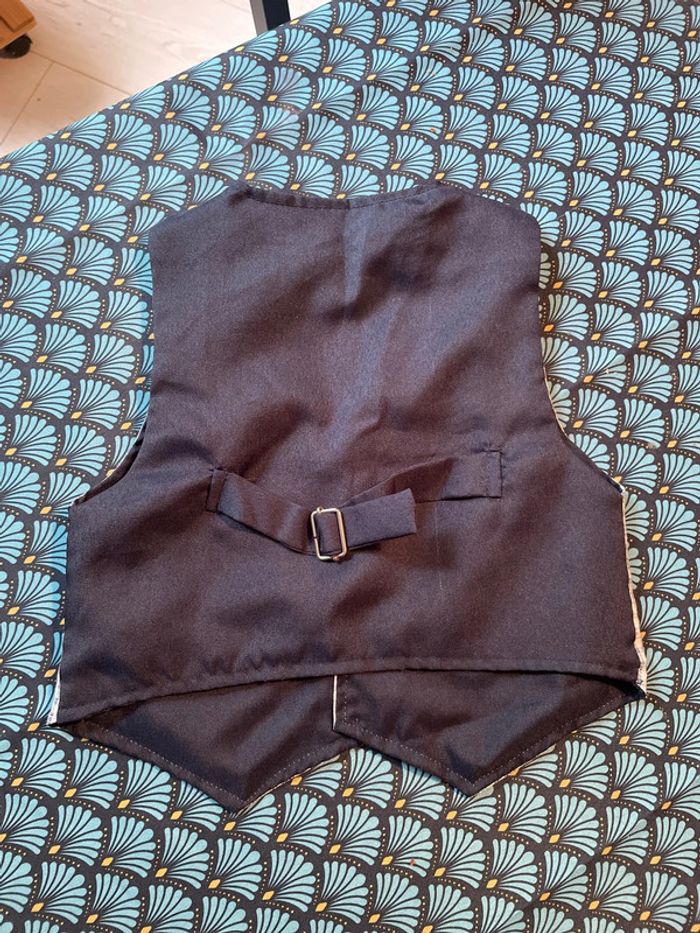 Très joli gilet sans manches classe garçon 4 ans - photo numéro 2