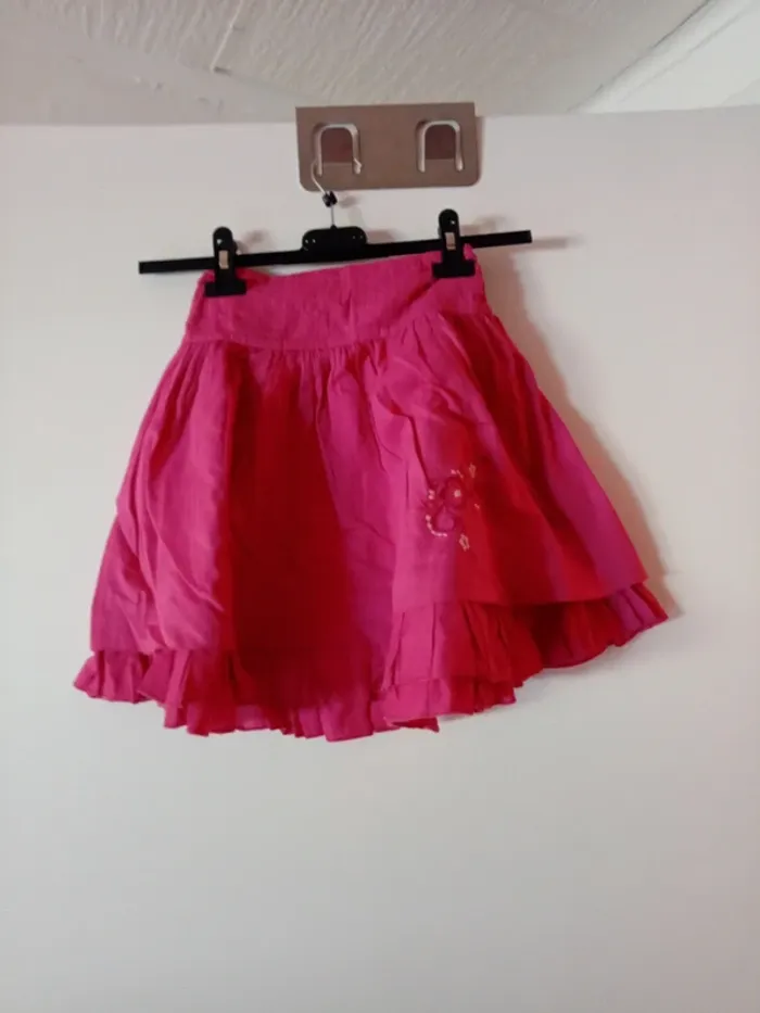 Joli jupe rose. Taille 10 ans. C&A.
