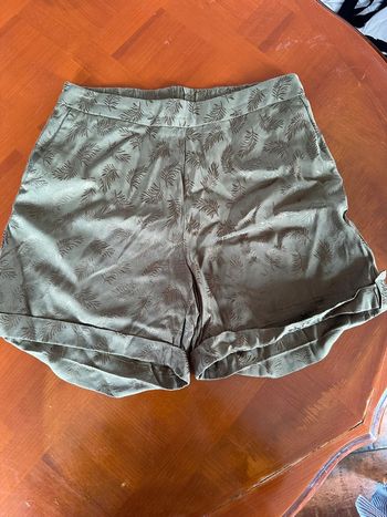 Short fluide kaki à motif feuille VILA clothes 34