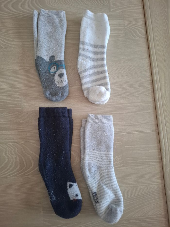 Lot 4 paires chaussettes T.21/23