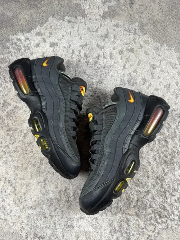 Nike Air Max 95 - Anthracite Safety Orange - Black & Grey & Red & Orange