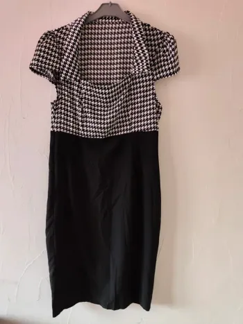 Magnifique robe pied de poule taille 38