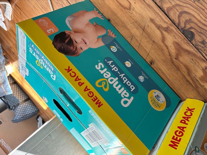 Couches Pampers baby dry taille 3