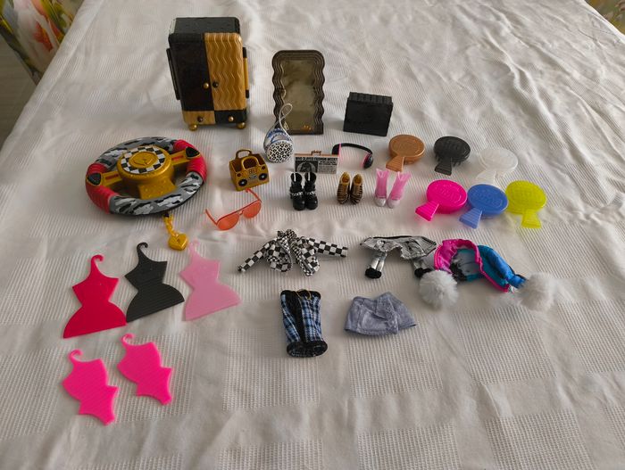 Lot accessoires poupée lol omg