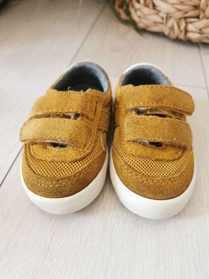 🌺Très jolies Basket basses chaussures moutarde Zara taille 19 moutarde suédine - photo numéro 4