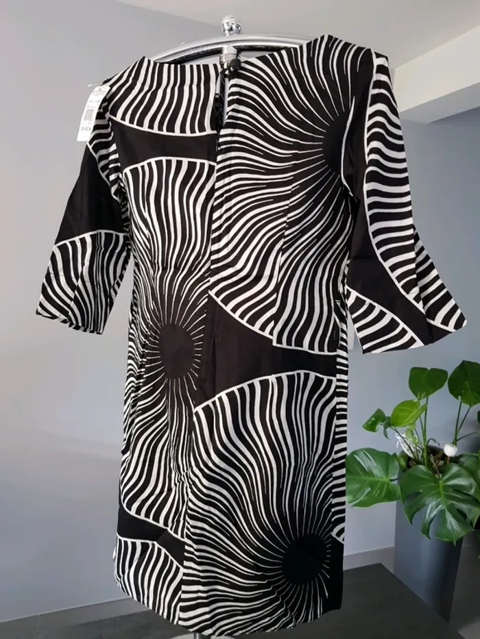 Robe Camaïeu noir et blanc 42 neuve - photo numéro 2