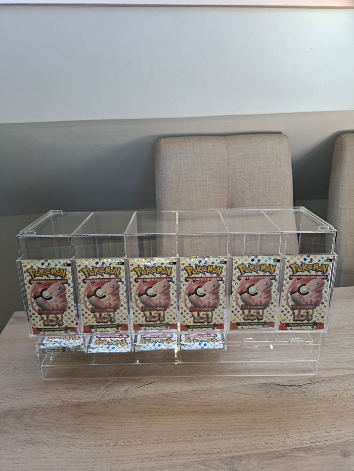 Distributeur en acrylique pour boosters Pokémon 6 emplacements de qualité premium