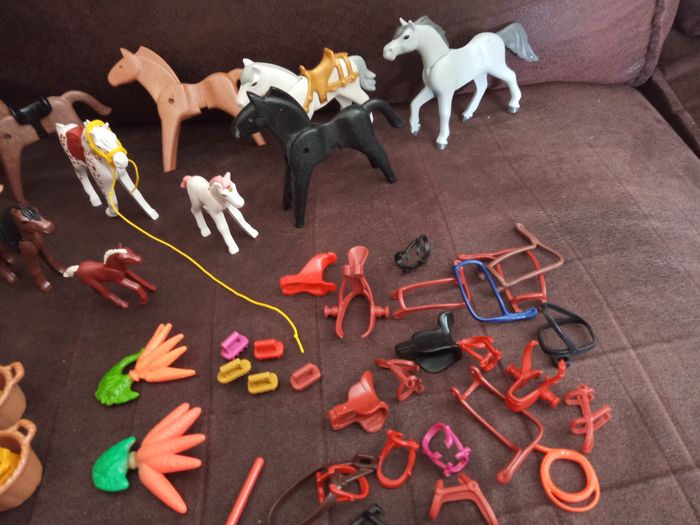 Gros Lot de Chevaux, Poneys... "Playmobil" avec accessoires - photo numéro 4