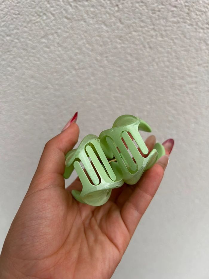 Pince à cheveux verte pour l’été - photo numéro 3