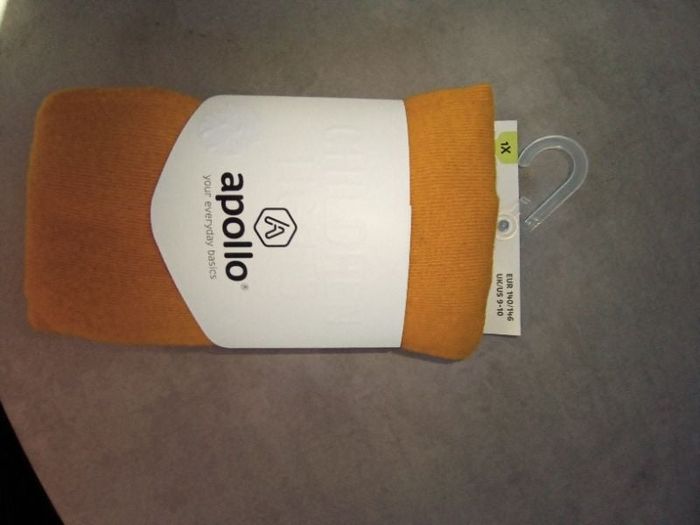 Collants neuf moutarde 10/11 ans