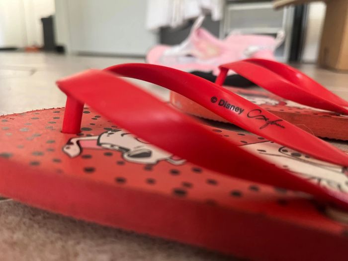 Paire de tongs 101 dalmatiens en pointure 25 - 27 - photo numéro 4