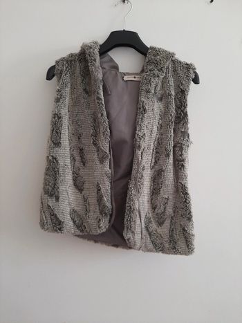 Gilet sans manche à capuche effet fourrure taille3