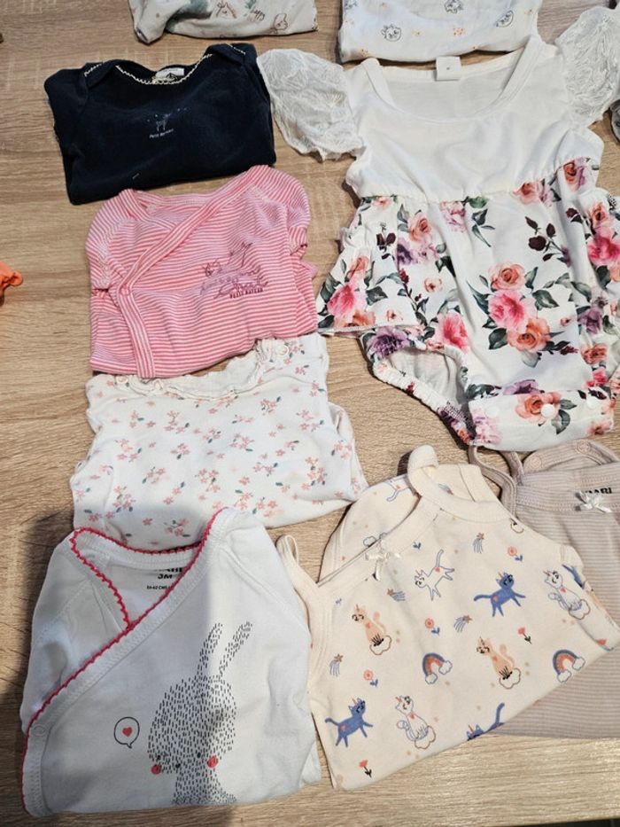 Lot bodies bébé 3 mois - photo numéro 2