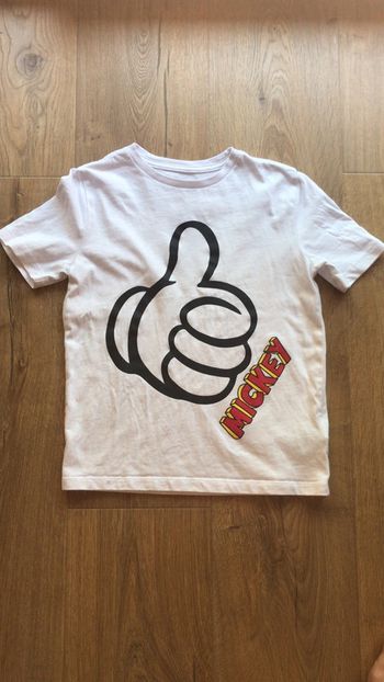 T shirt Mickey très peu porté 6-7 ans