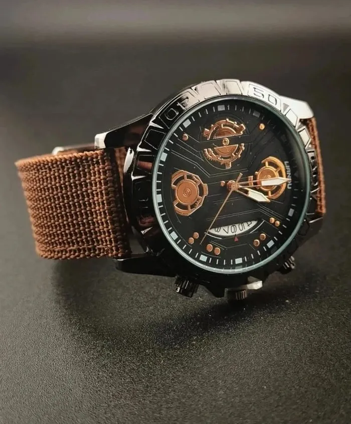 Montre scratch marron futuriste, trois bracelets - photo numéro 3