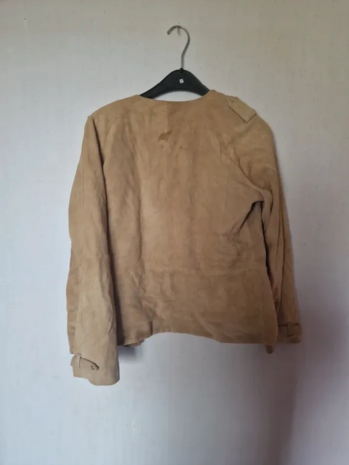 Blouson femme été type daim taille 36 une ou 2 petites taches - photo numéro 5