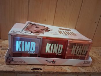 Palette de 9 fard à paupières tertio paris  3e 
