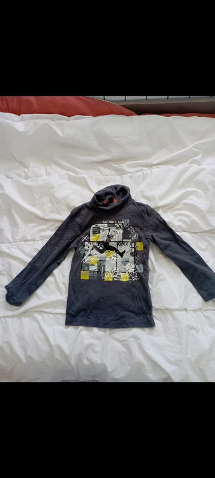 Sous pull gris 6 ans longboard 3€ neuf