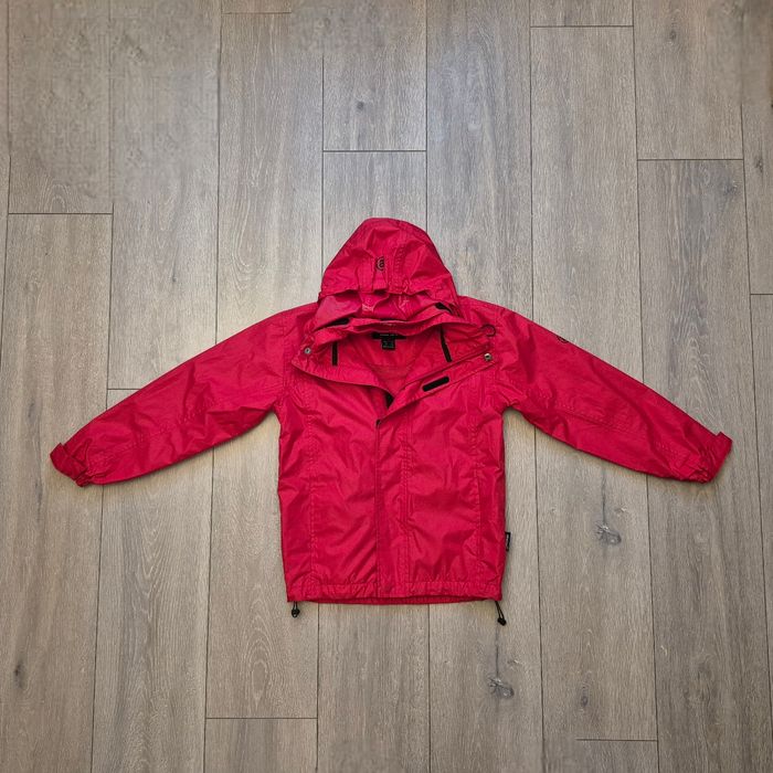 Très beau coupe vent rouge, de qualité. Garçon ou fille 7/8ans. Marque Abacus count on it