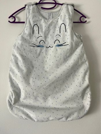 🍼 Gigoteuse d’hiver bébé – motif lapin