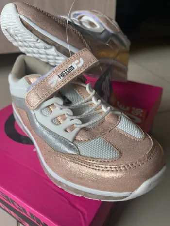 Basket fille neuve