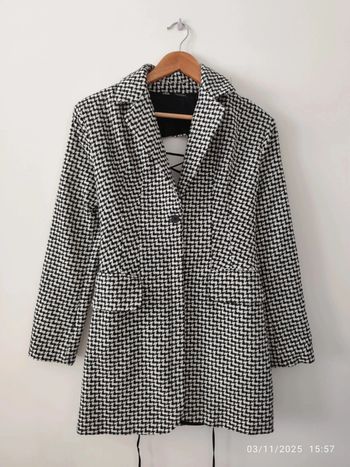 Vestido de fiesta corto tipo blazer de color negro y blanco de Zara