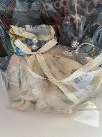 Magnifique robe et accessoires pour poupée Barbie