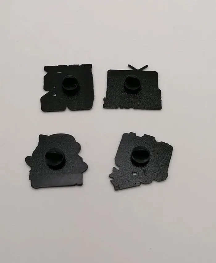 Lot 4 Pin's, broche motif année 90. - photo numéro 4