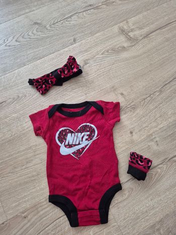 Ensemble nike 0-6mois
