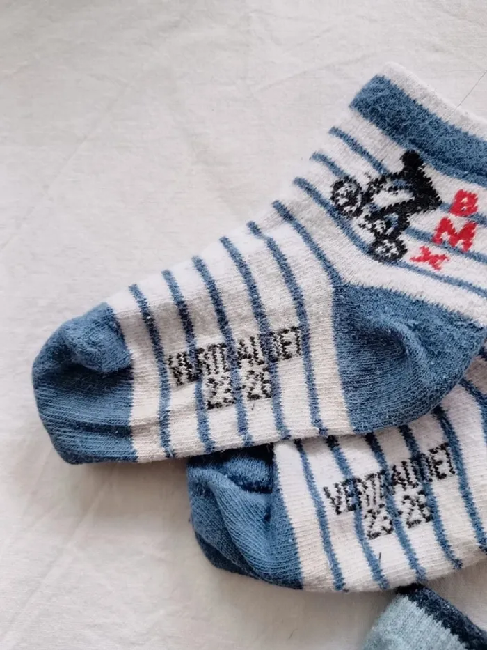 Lot 5 paires chaussettes Vertbaudet 23-26 - photo numéro 2