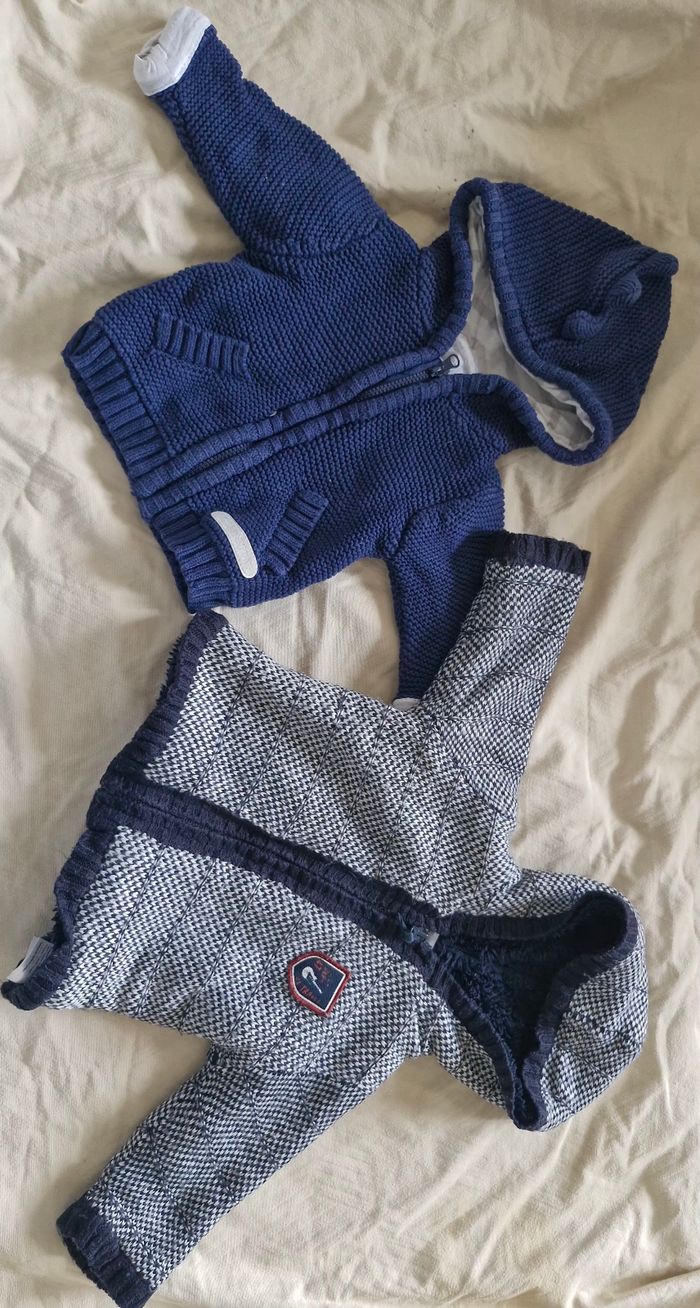 Lot 2 gilets chauds 3 mois