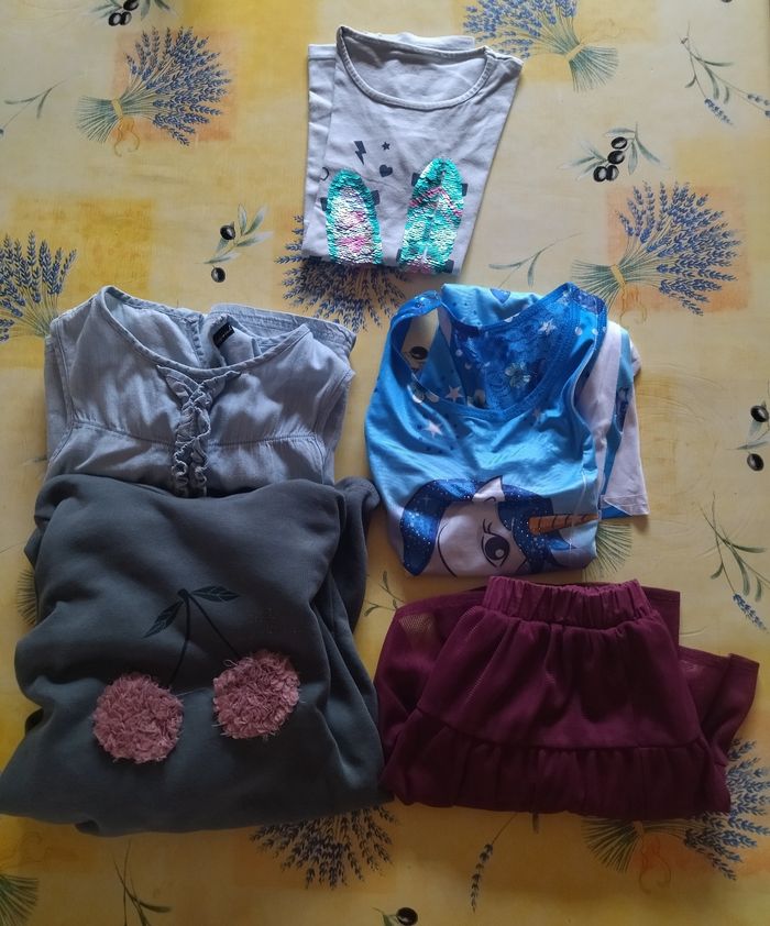 Lot vêtements 8 ans - photo numéro 2