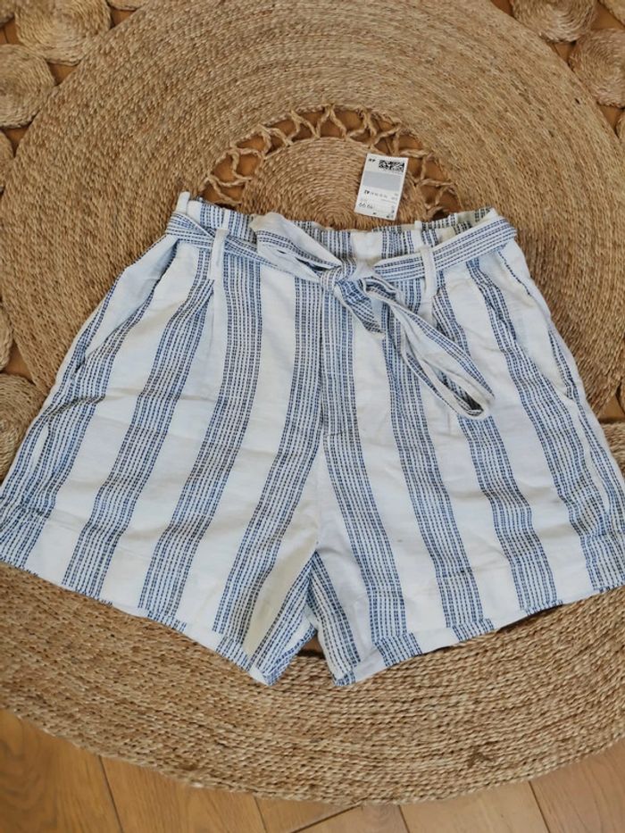 Short en lin neuf avec étiquette Taille 42